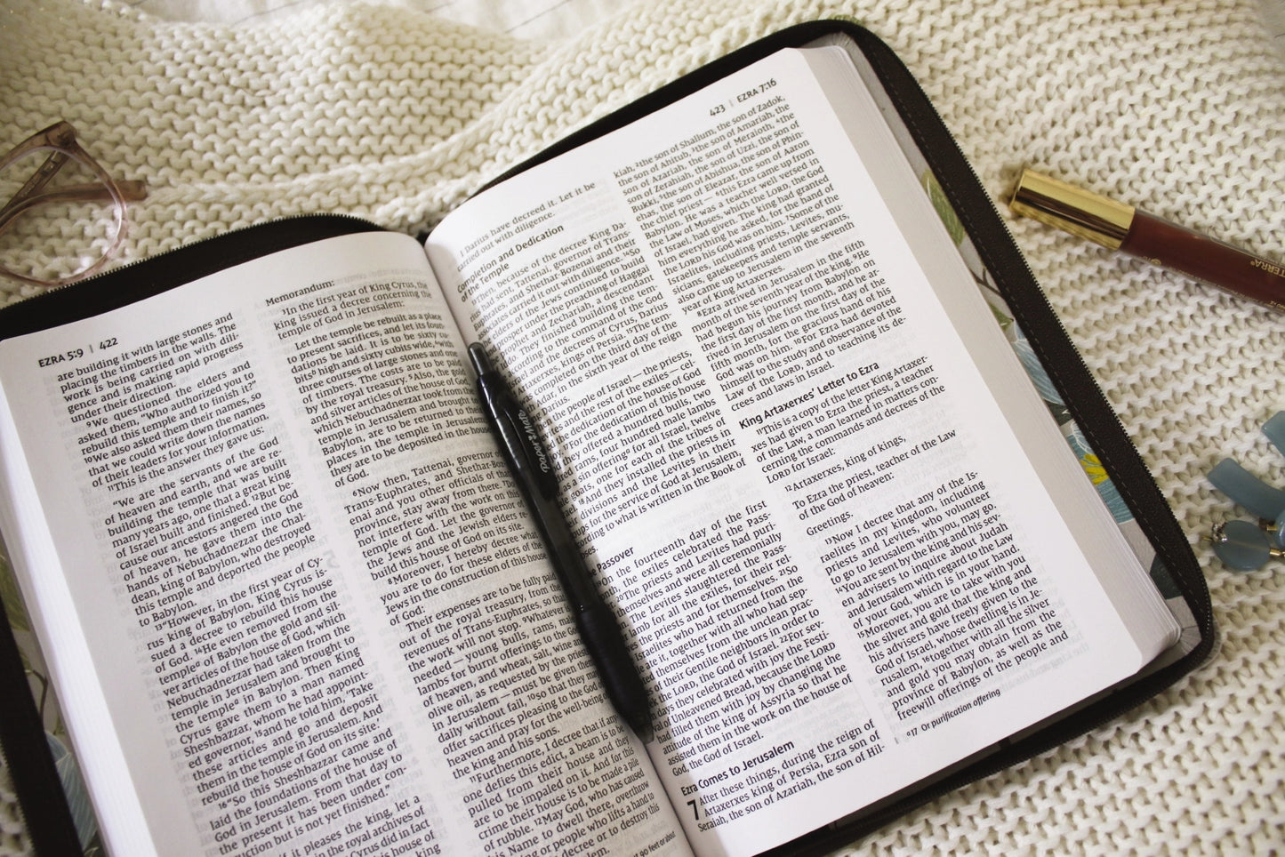 Women's Thinline Large Print NIV Bible | Leathersoft Zip