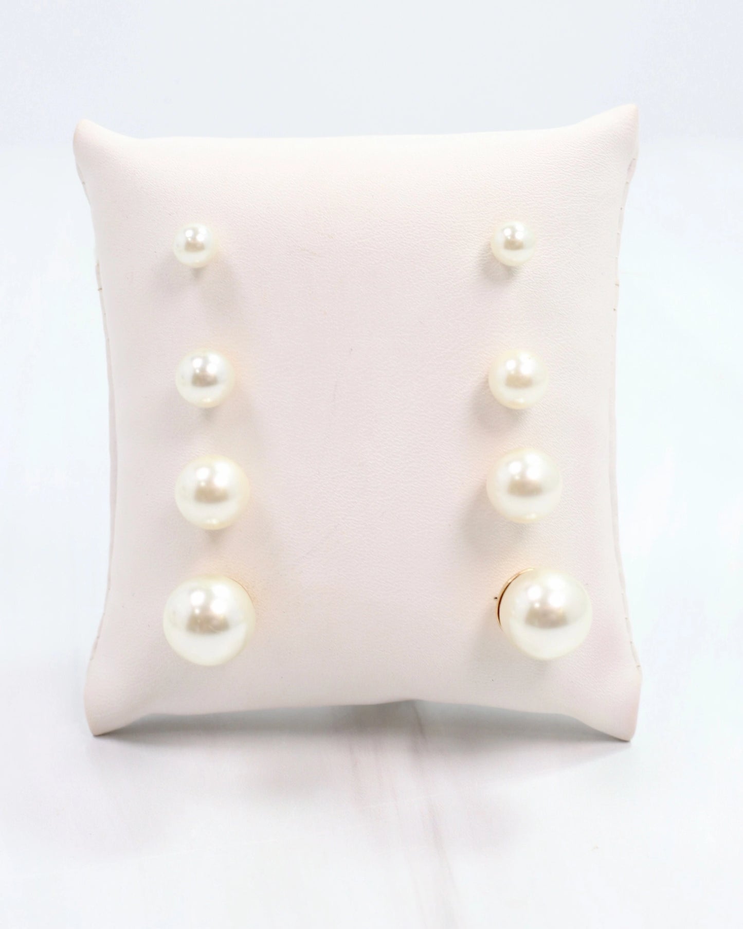 Britt Pearl Stud Set