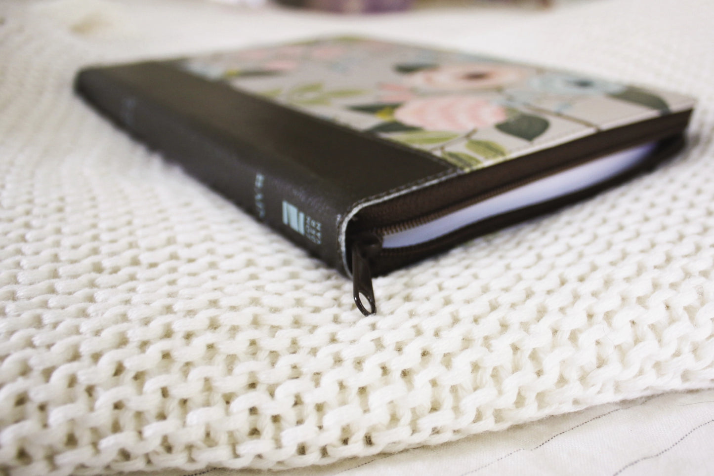 Women's Thinline Large Print NIV Bible | Leathersoft Zip