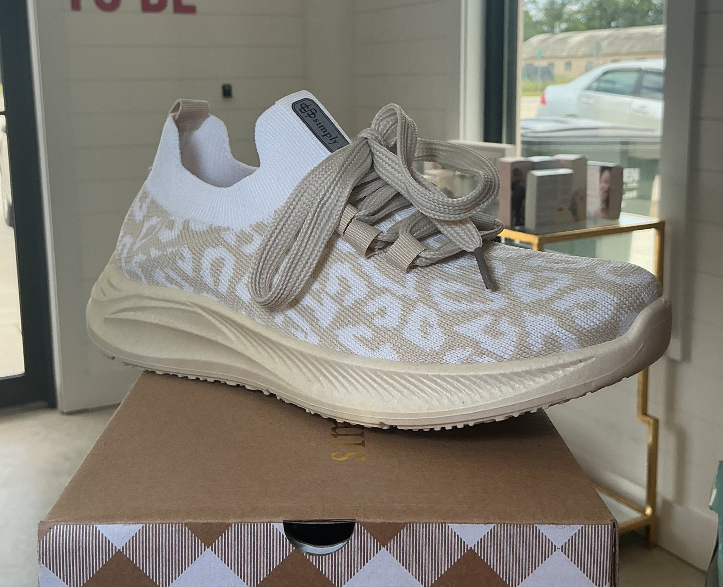 Tanleo Sneaker | Simply Southern