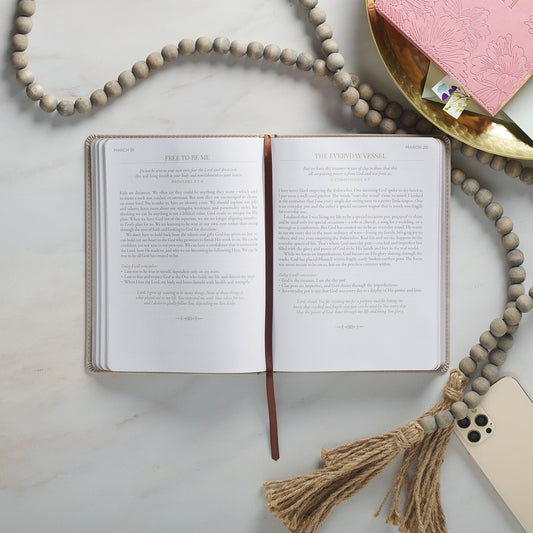 Ten Minutes with God for Women | Debbie Alsdorf